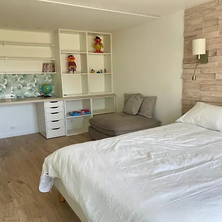 Maison De Famille 5 Ch Ideale Pour Des Reunions De Familles Holiday home Sainte-Luce-sur-Loire